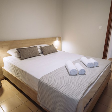 Santa Anna dwmatio diplo krevati diamperes