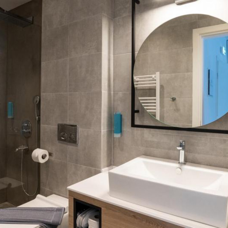 Ξυλινή κατασκευή στο White9 Luxury Hotel