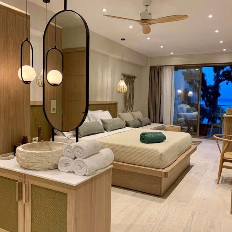 Ξυλινή κατασκευή στο MAKO Sea & Suites.