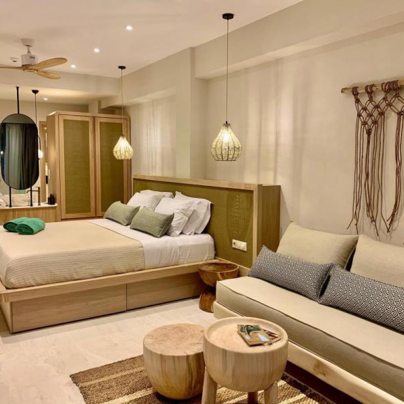 Ξυλινή κατασκευή στο MAKO Sea & Suites.